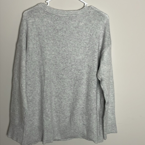 Ellen Tracy Soft Light Gray Boyfriends Sweater- Large - Picture 2 of 10
